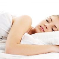 4 Tips to Help You Rest Easier after Eyelid Surgery